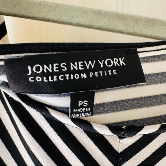 Jones New York Women's Black/White Sleeveless Striped Dress Size Petite Small - Picture 3 of 3